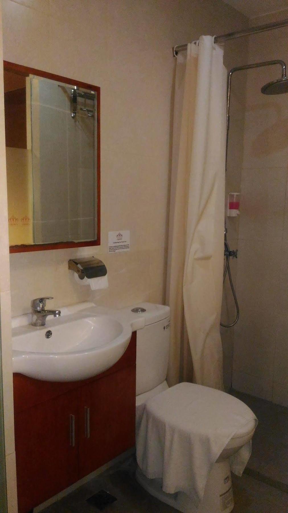The Crown Borneo Hotel Kota Kinabalu Buitenkant foto