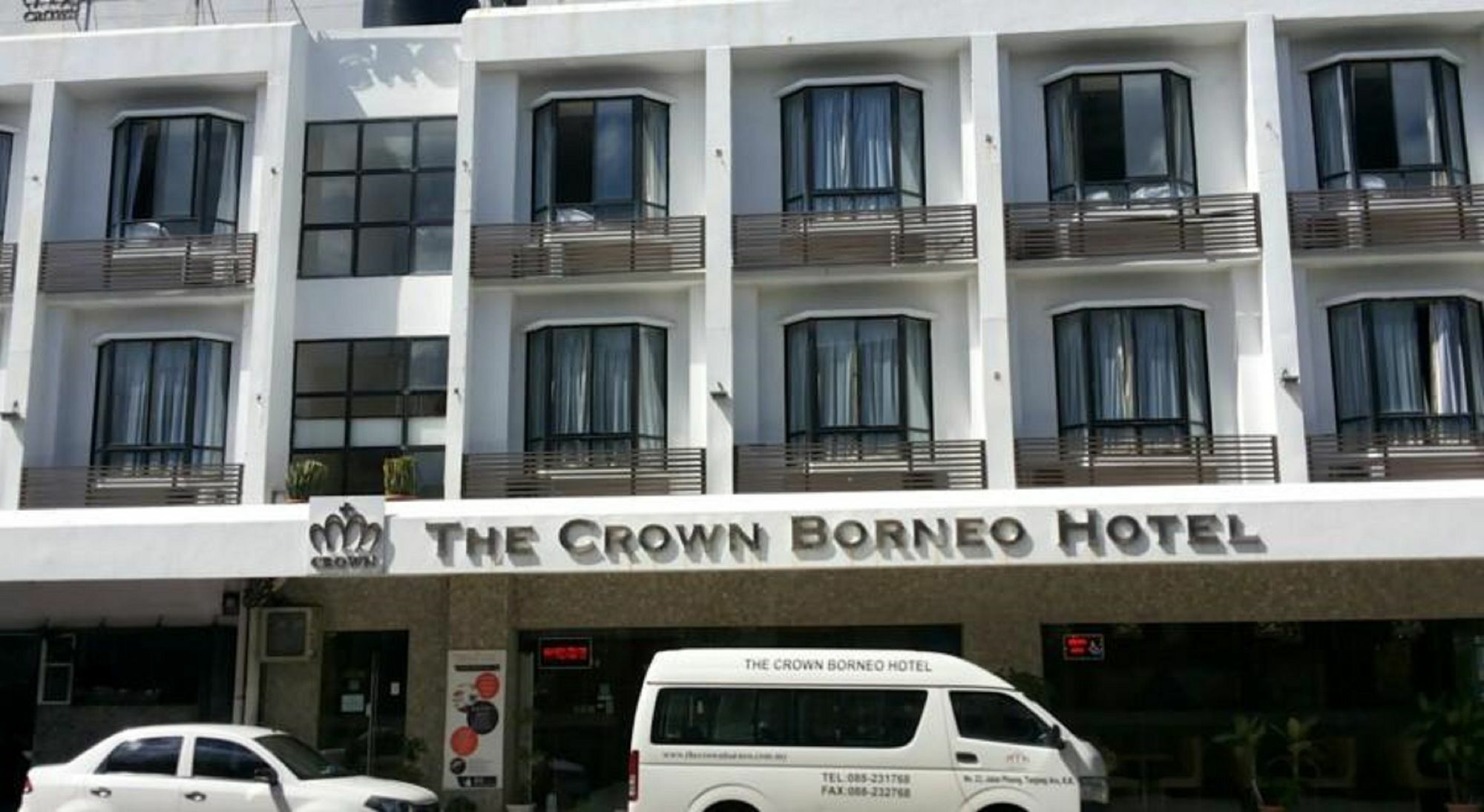 The Crown Borneo Hotel Kota Kinabalu Buitenkant foto