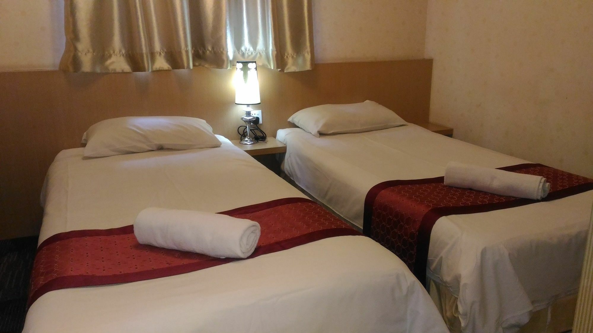 The Crown Borneo Hotel Kota Kinabalu Buitenkant foto